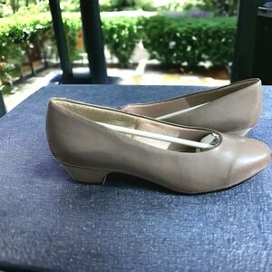 Hush Puppies Soft Style Pump 6W BNIB